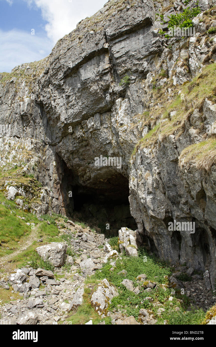 Victoria Cave in the Yorkshire Dales near Settle Stock Photo Alamy