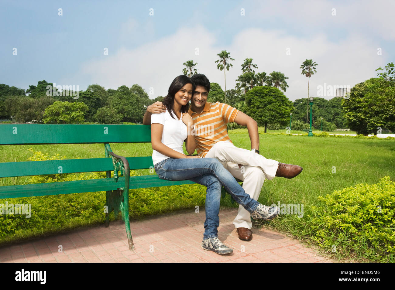 Couple at kolkata park hi-res stock photography and images - Alamy