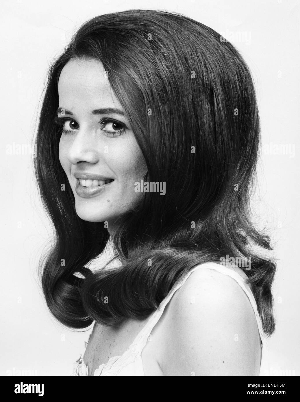 Portrait of a young woman smiling Stock Photo - Alamy