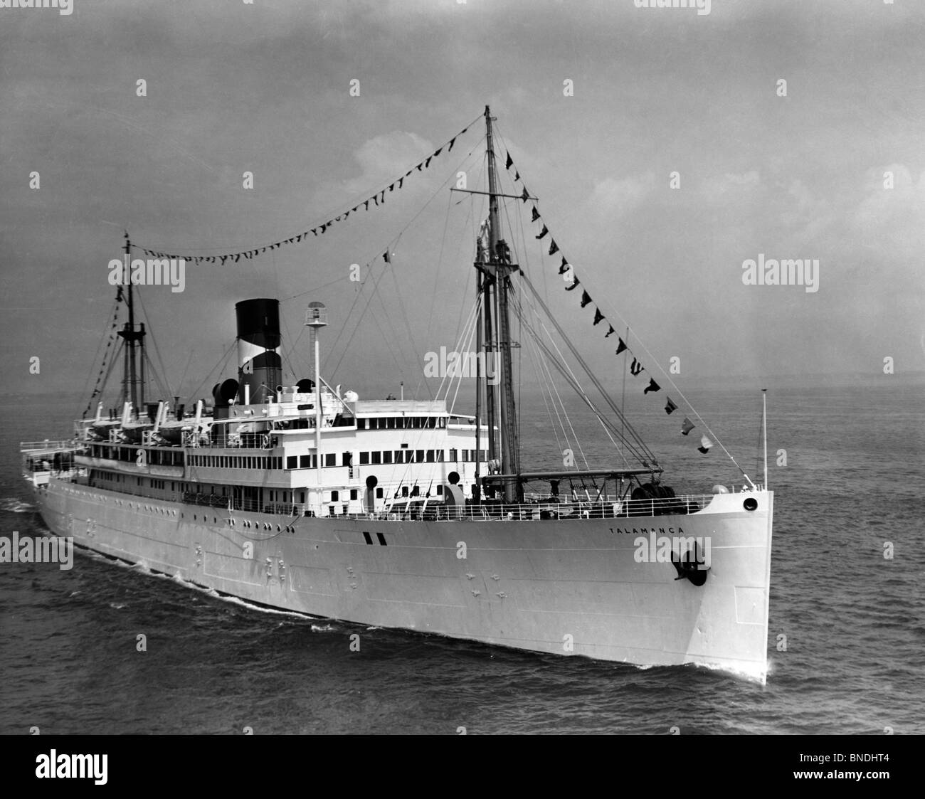 Cruise ship sailing sky Black and White Stock Photos & Images - Alamy