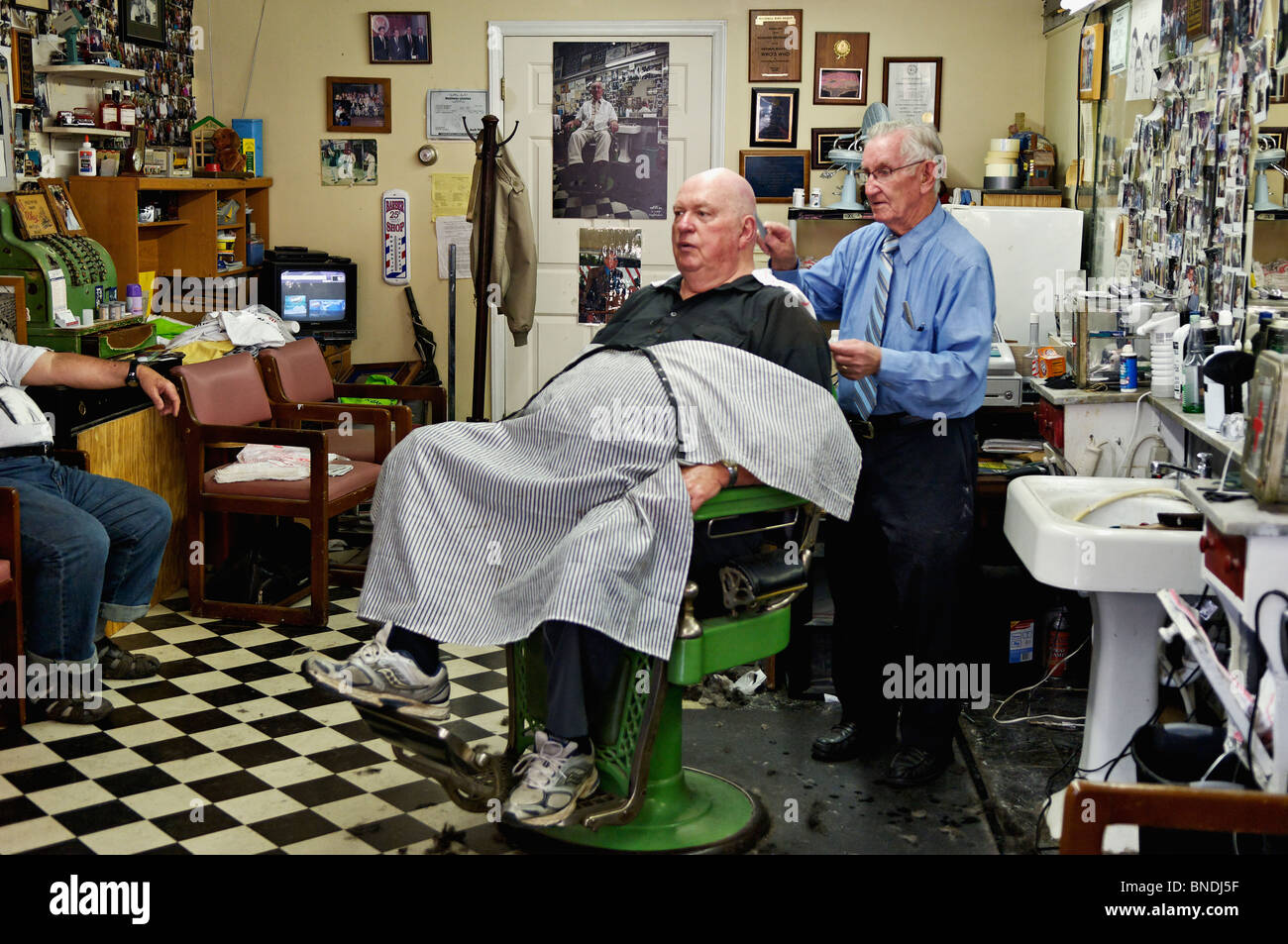 Russell Hiatt Cutting Hair in Floyd's City Barber Shop in Mount Airy, North Carolina Stock Photo