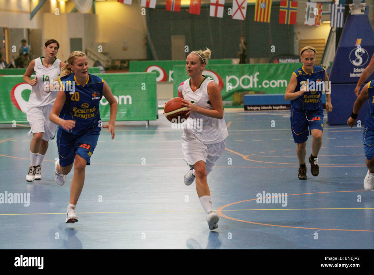 Basketball action Guernsey v Åland, NatWest Island Games 2009 Eckeröhallen in Eckerö on Åland, July 2 2009 Stock Photo