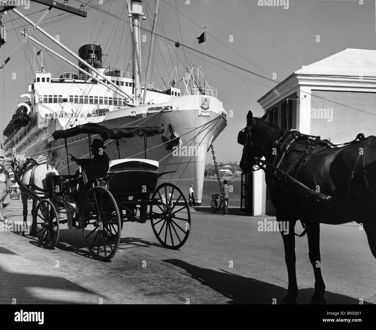 Horse cart in front of a cruise ship, SS Queen of Bermuda Stock Photo