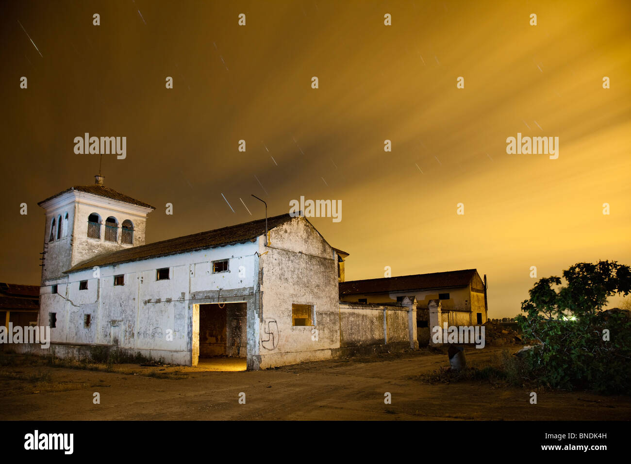 Night farm deserted hi-res stock photography and images - Alamy