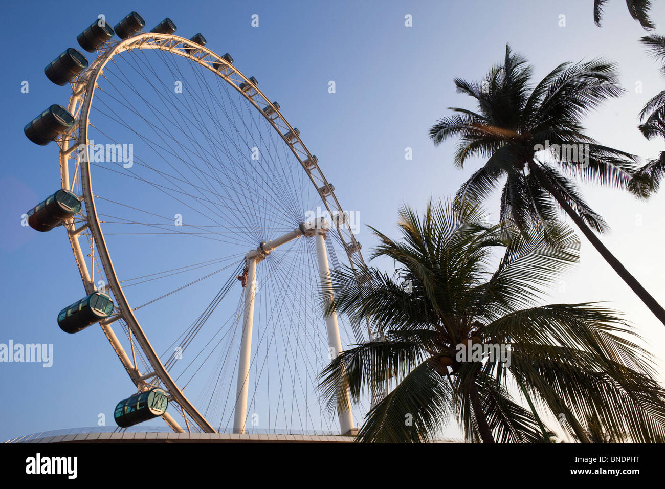 Wheel of singapore flyer hi-res stock photography and images - Alamy