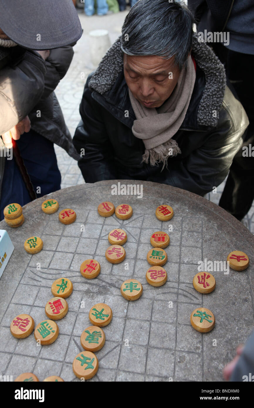 China, Beijing, xiangqi (Chinese Chess) players in a park Stock Photo