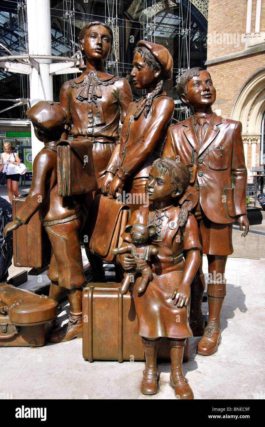 'Children of the Kindertransport' Statue, Hope Square, Liverpool Street