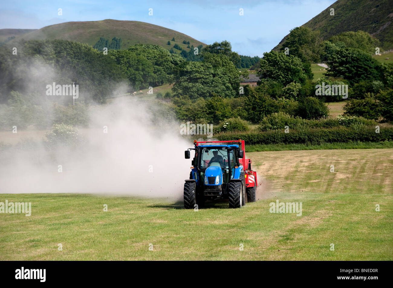 Muck spreading spread spreader hires stock photography and images Alamy