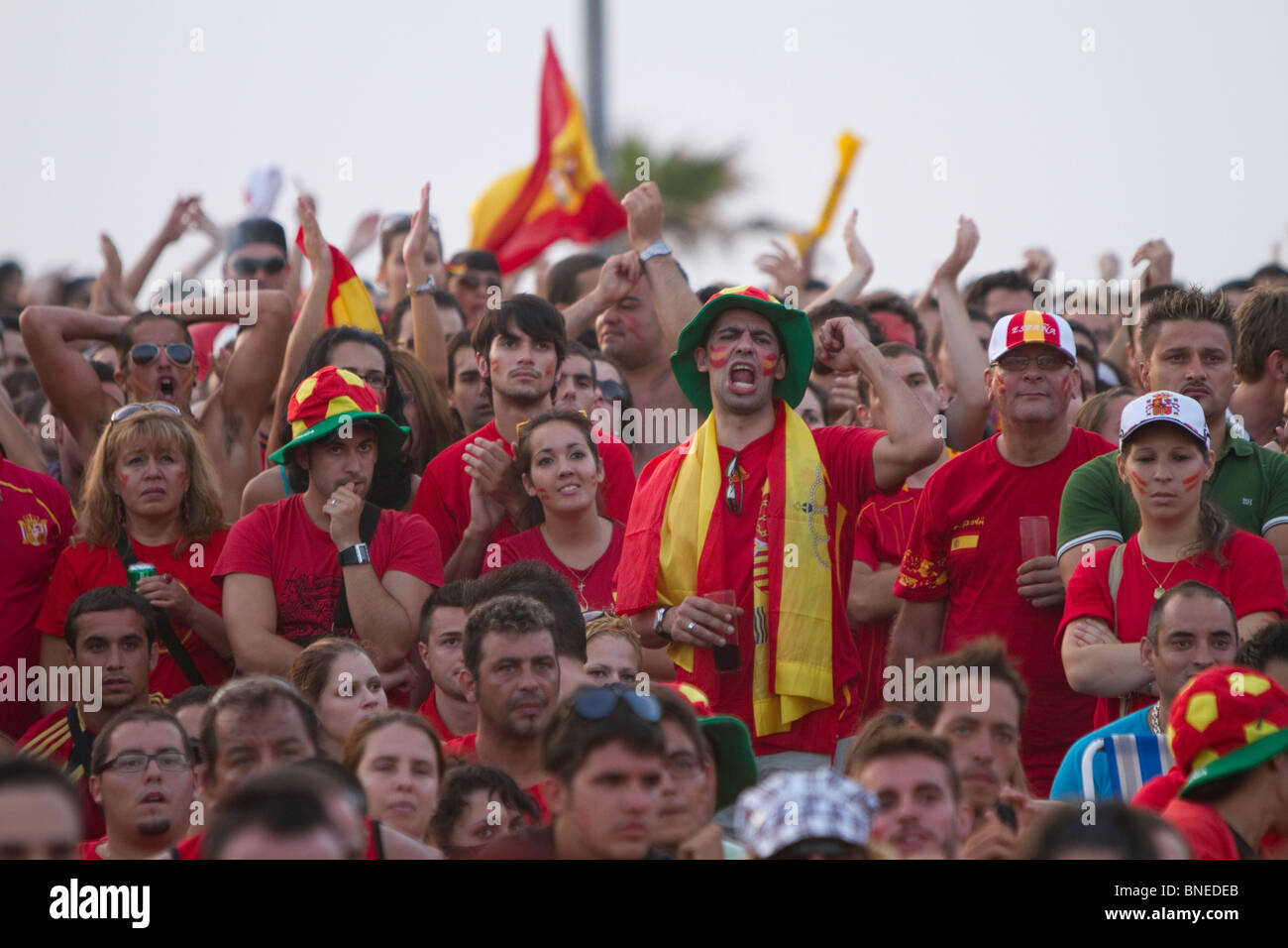 Cheering for spain hires stock photography and images Alamy