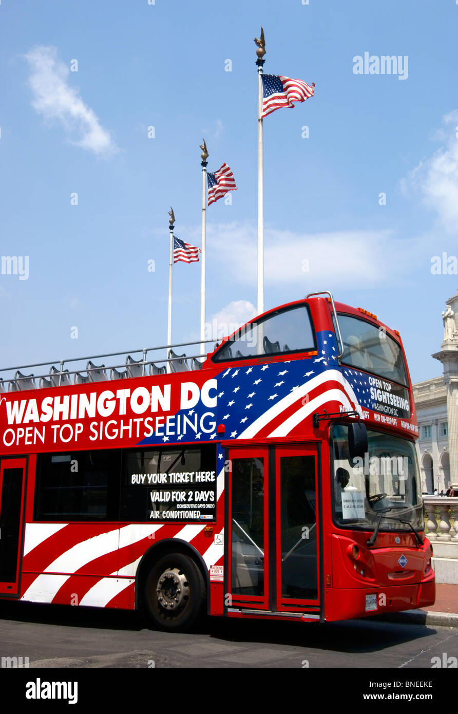 Tour bus in front of the Union station, Washington DC Stock Photo