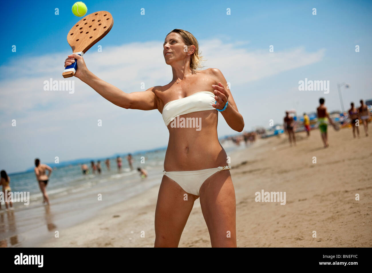 blonde girl playing tennis at the beach Stock Photo - Alamy
