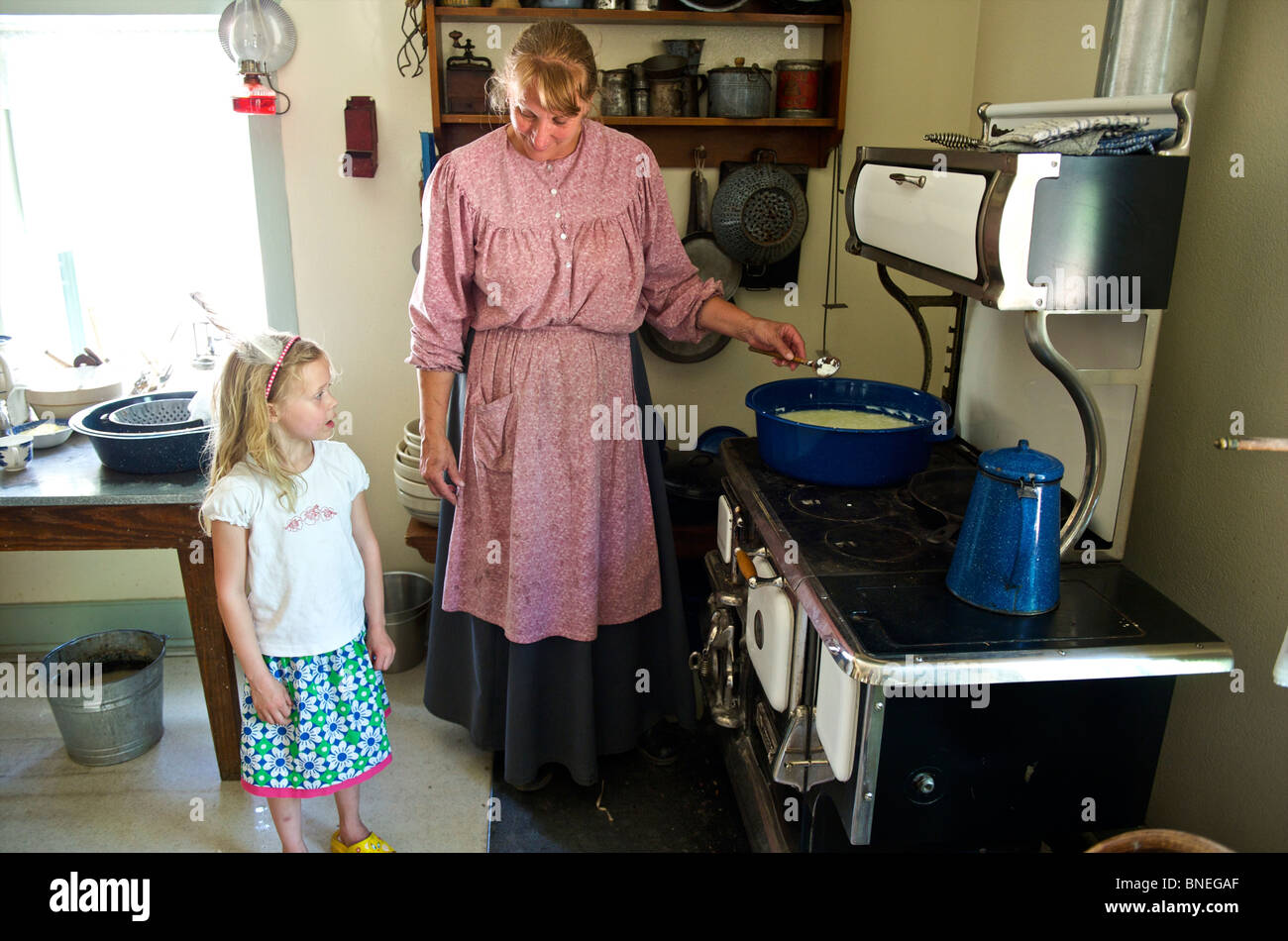 Mother and daughter in the kitchen of the Sauer Becker Farm of the LBJ historic park Hill country, Johnson City Texas, USA Stock Photo