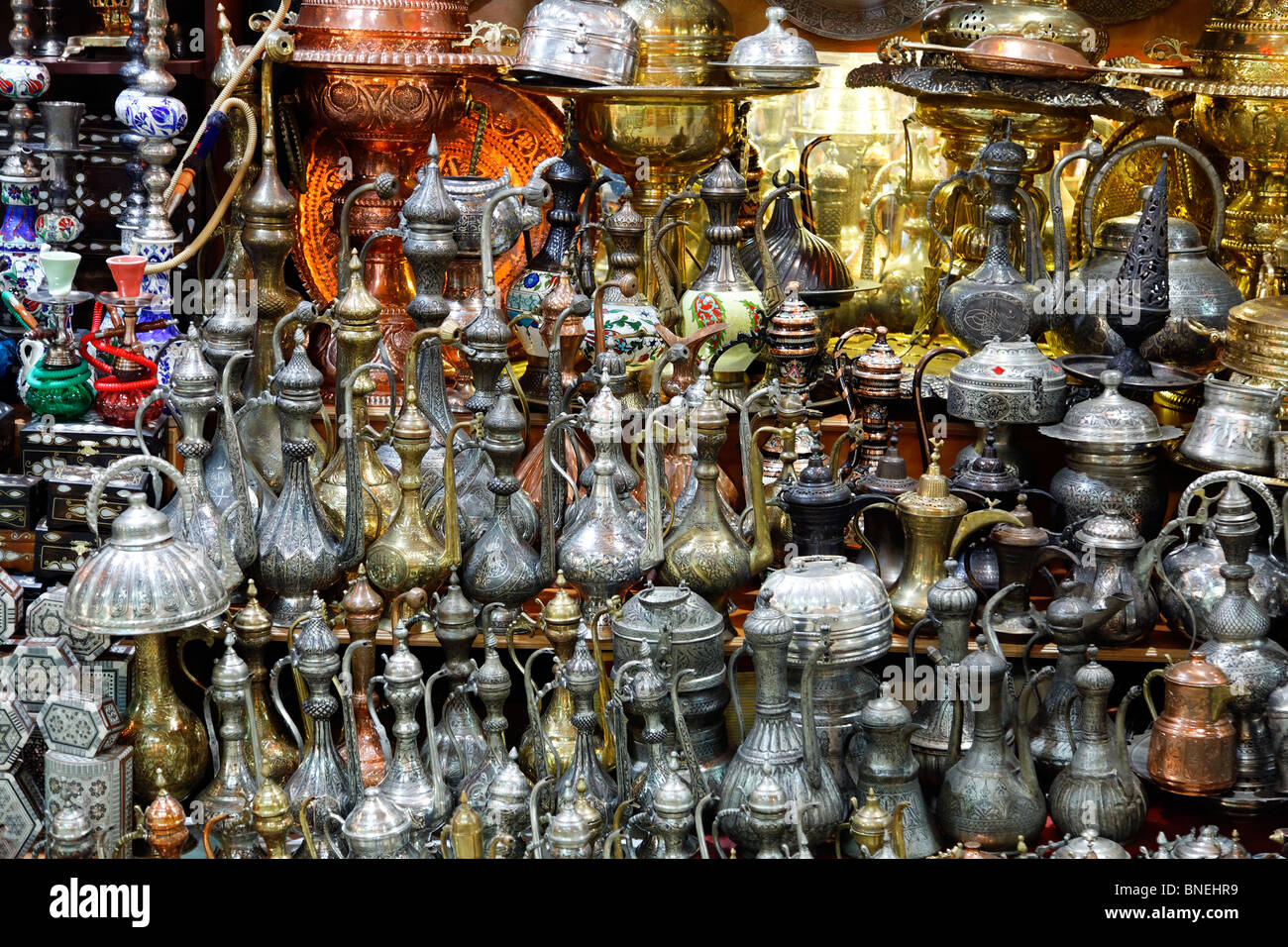 https://c8.alamy.com/comp/BNEHR9/shop-display-of-coffee-pots-inside-the-grand-bazaar-istanbul-turkey-BNEHR9.jpg