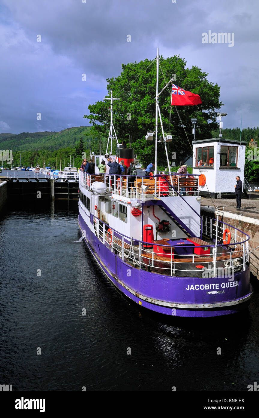 The Jacobite Queen stops at a lock on the Caledonian Canal just south of Inverness Stock Photo