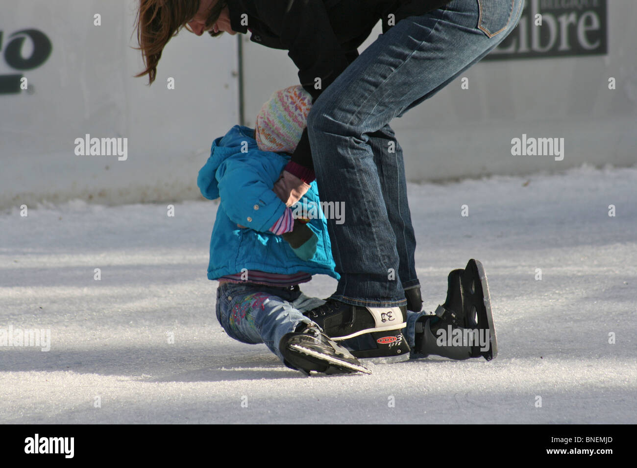 Falling on ice skates hires stock photography and images Alamy
