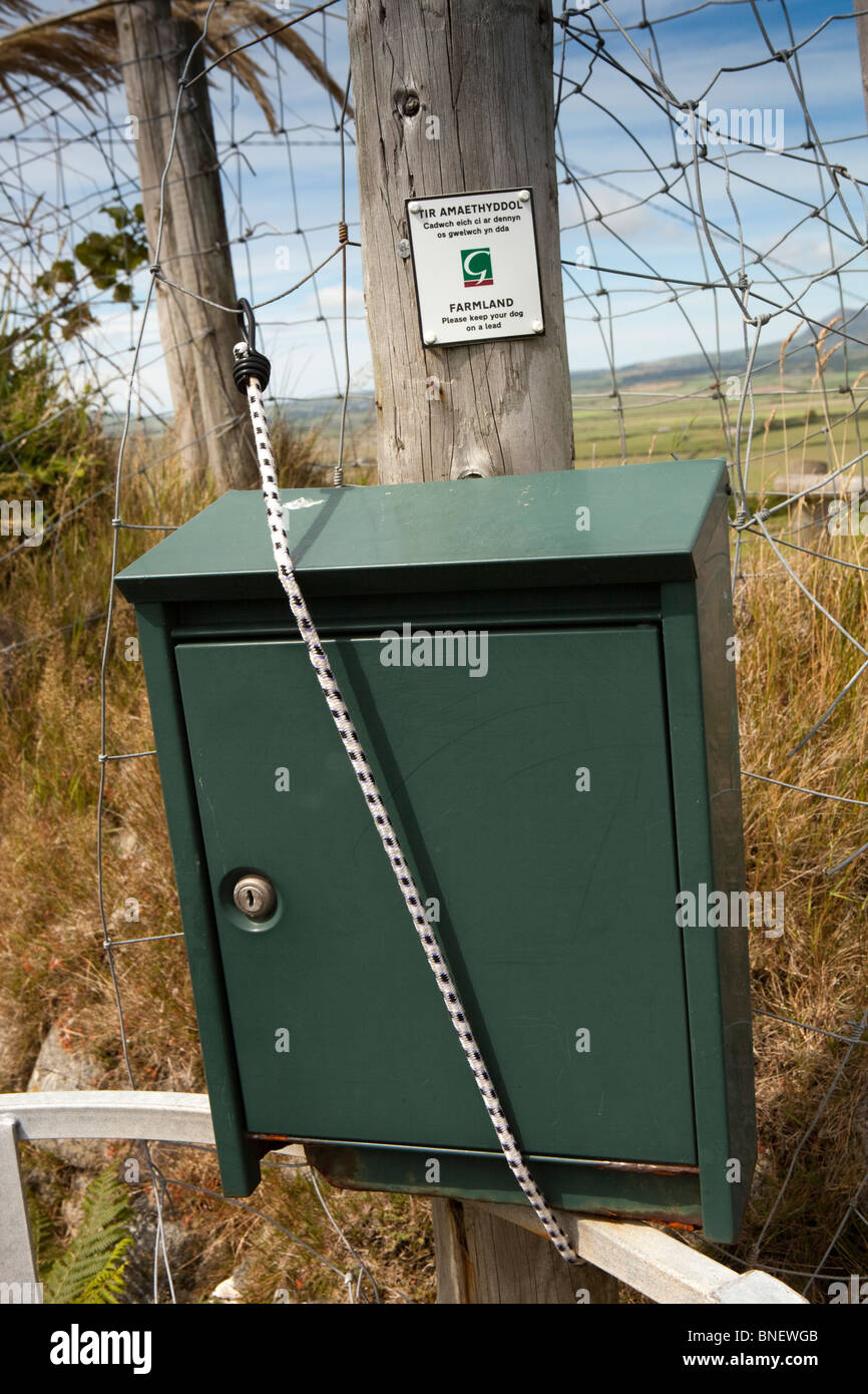 Secure delivery service hi-res stock photography and images - Alamy