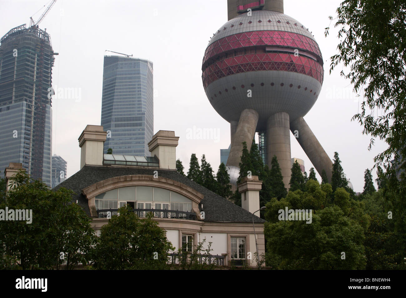 Oriental Pearl Tower and colonial building, Pudong, Shanghai Stock Photo