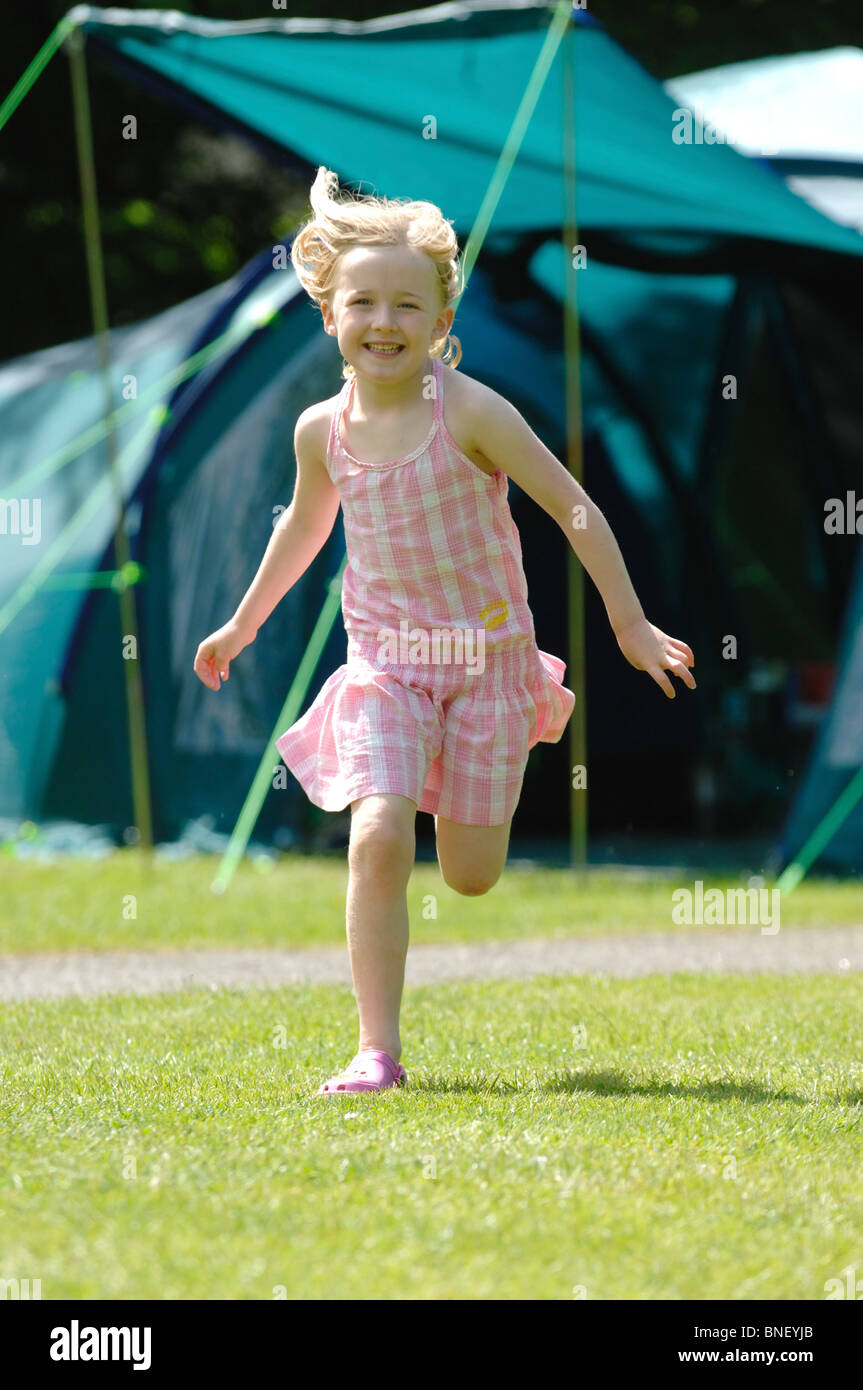 White sleeveless tent dress hi-res stock photography and images - Alamy White sleeveless tent dress hi-res stock photography and images - Alamy
