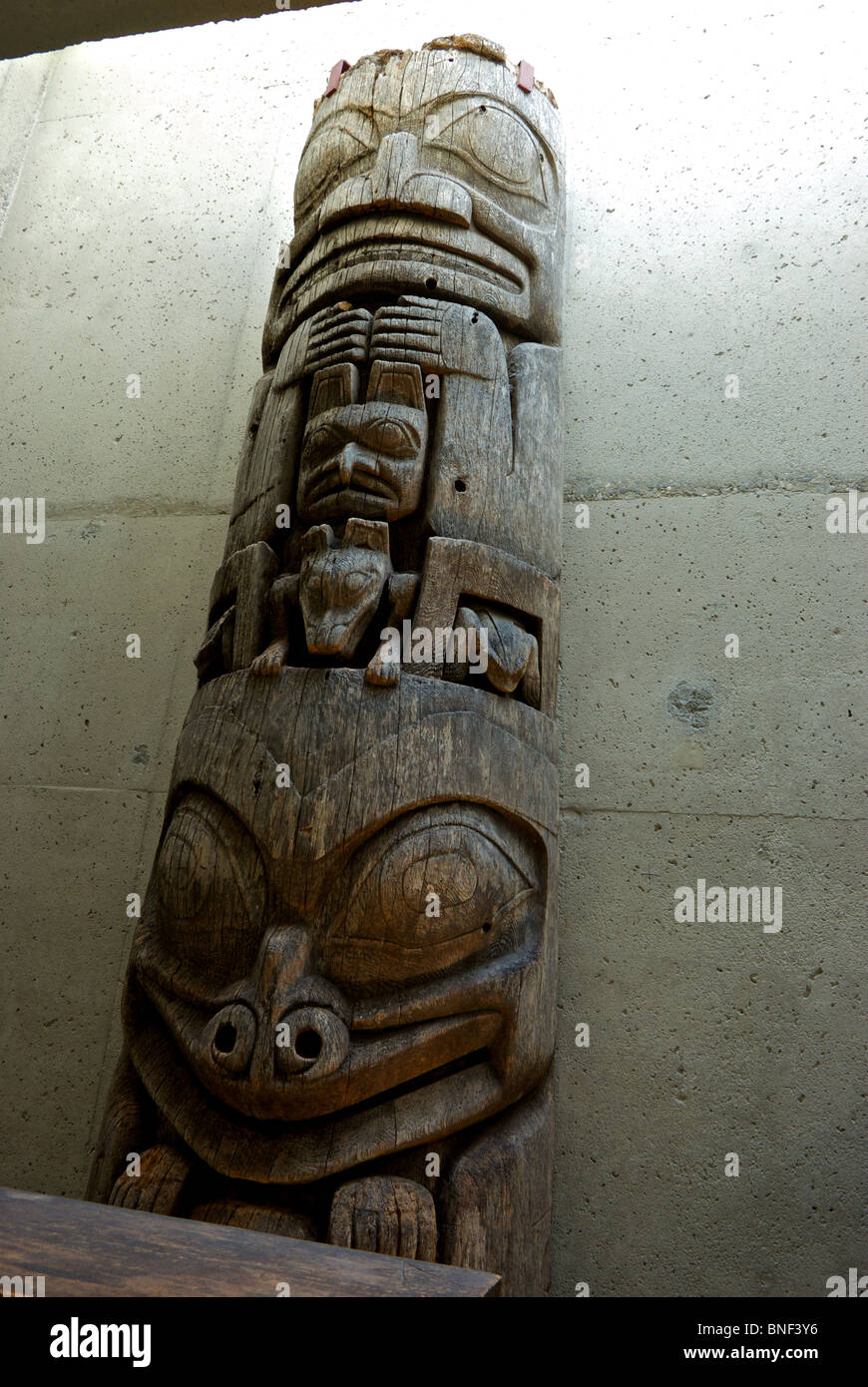 Carved cedar wood west coast Aboriginal First Nations totem pole UBC Museum of Anthropology Stock Photo