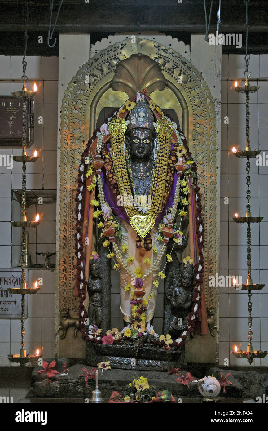 Statue of Laxmi-Narayan. WalawalTemple. Place- Walawal, Sindhudurg Dist.  (Maharashtra Stock Photo - Alamy