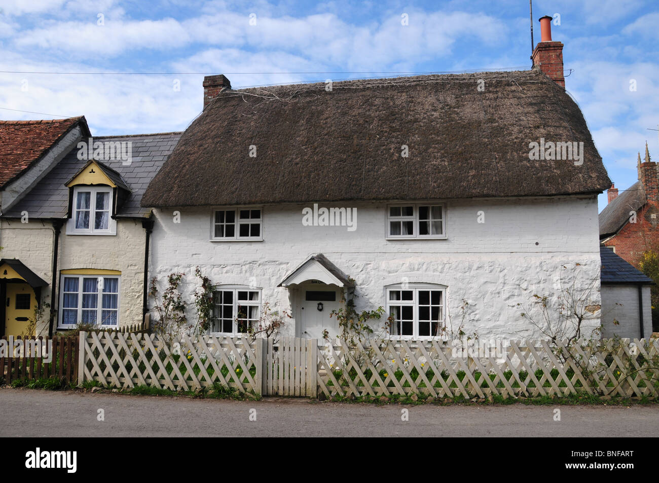 Rose Cottage, a thatched house, Avebury, Wiltshire Stock Photo Alamy