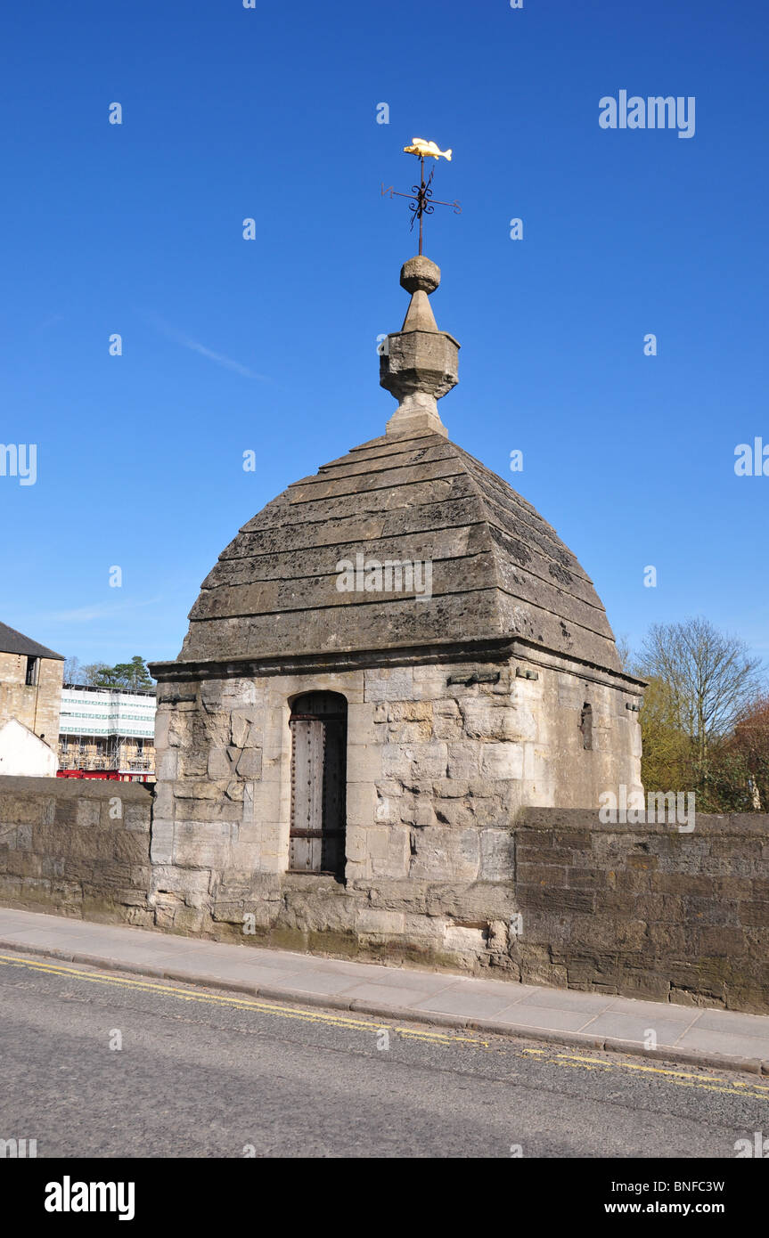 Former lock up or gaol on Town Bridge over River Avon, Bradford upon Avon, Wiltshire Stock Photo