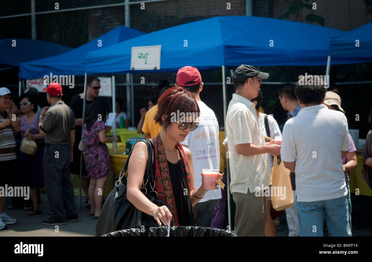 Burmese-Americans eat traditional food from vendors at the 16th annual Burmese Water Festival in New York Stock Photo