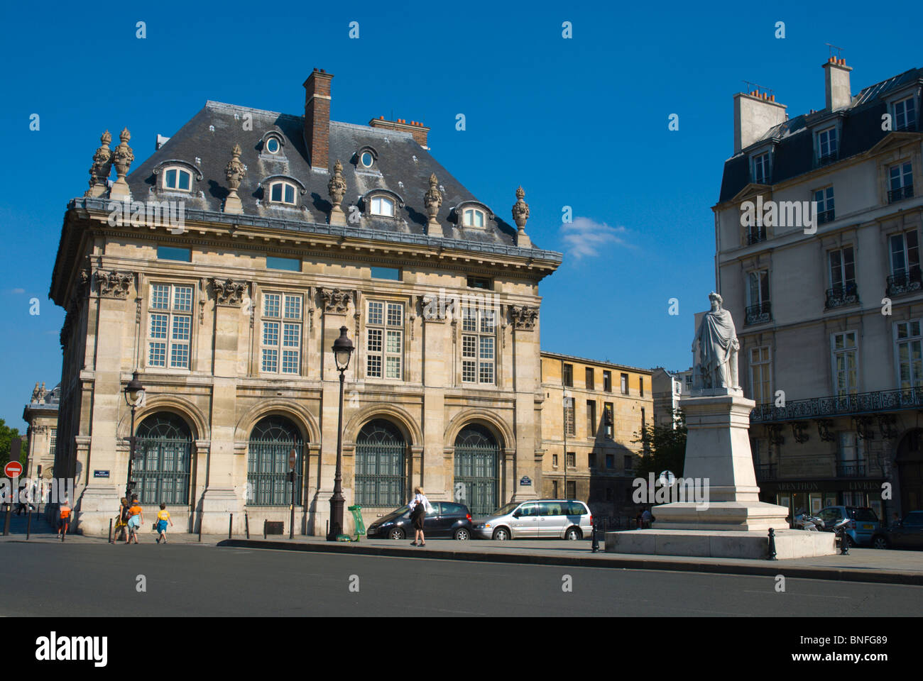 Statue along Quai Malaquais riverside street St-Germain-des-Pres Paris France Europe Stock Photo