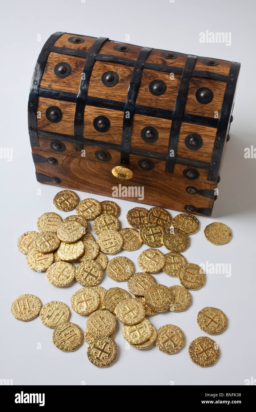 Open wooden chest full with gold coins Royalty Free Vector