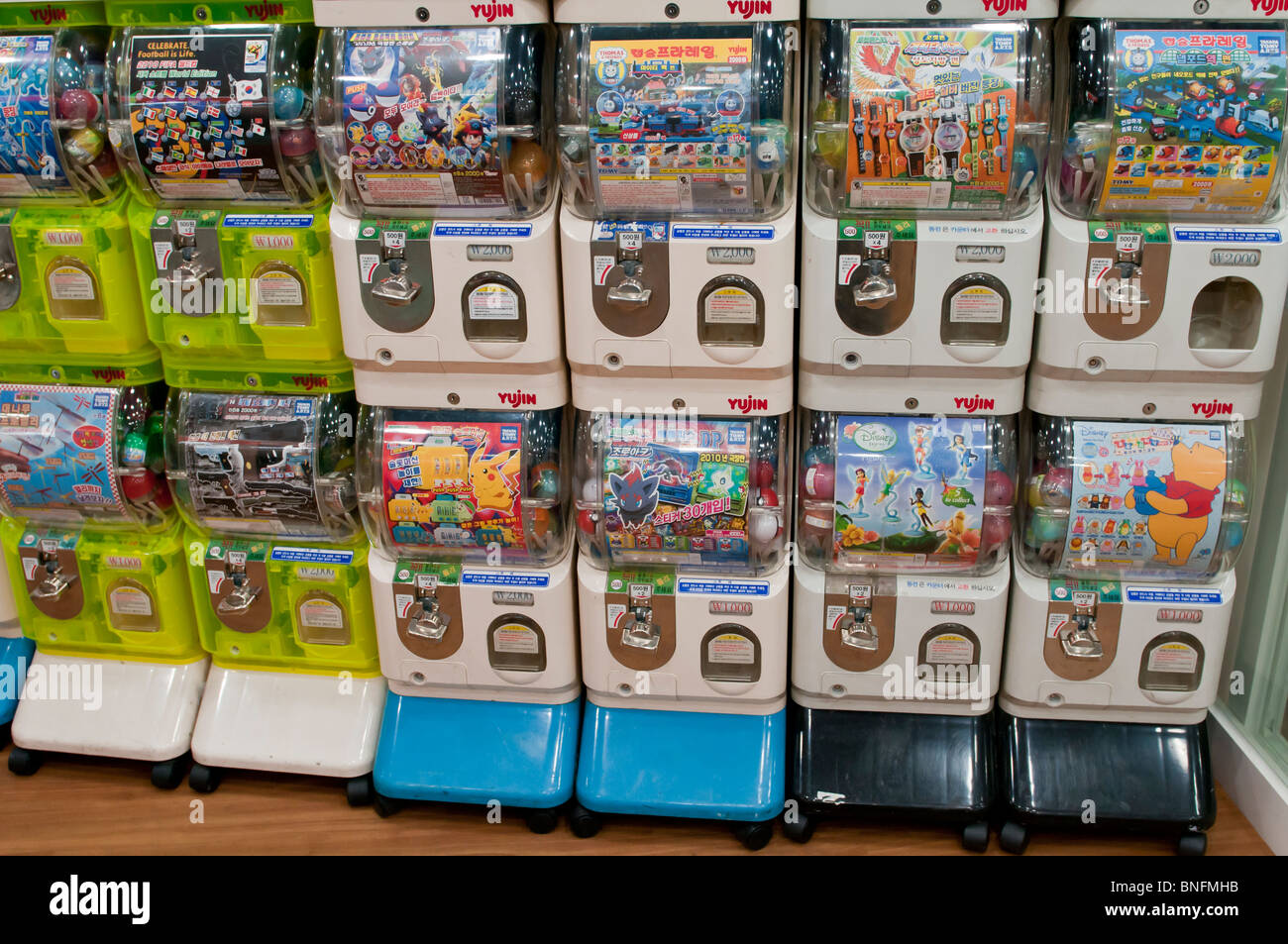 Toy dispensers, COEX Mall, Seoul, South Korea Stock Photo Alamy
