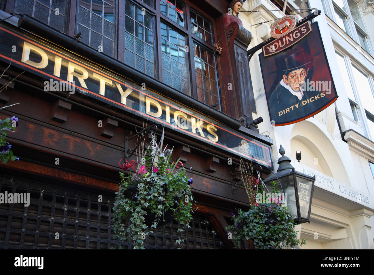Dirty Dicks pub, Bishopsgate, City of London, EC2. Stock Photo