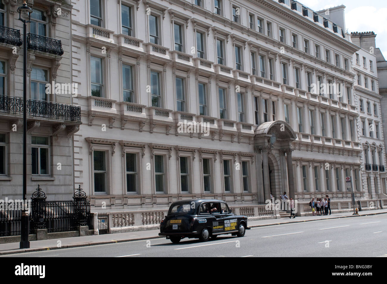 Taxi on Buckingham Palace Road, London, UK Stock Photo