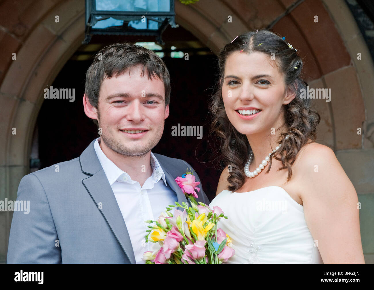 Bride and groom church hi-res stock photography and images - Alamy