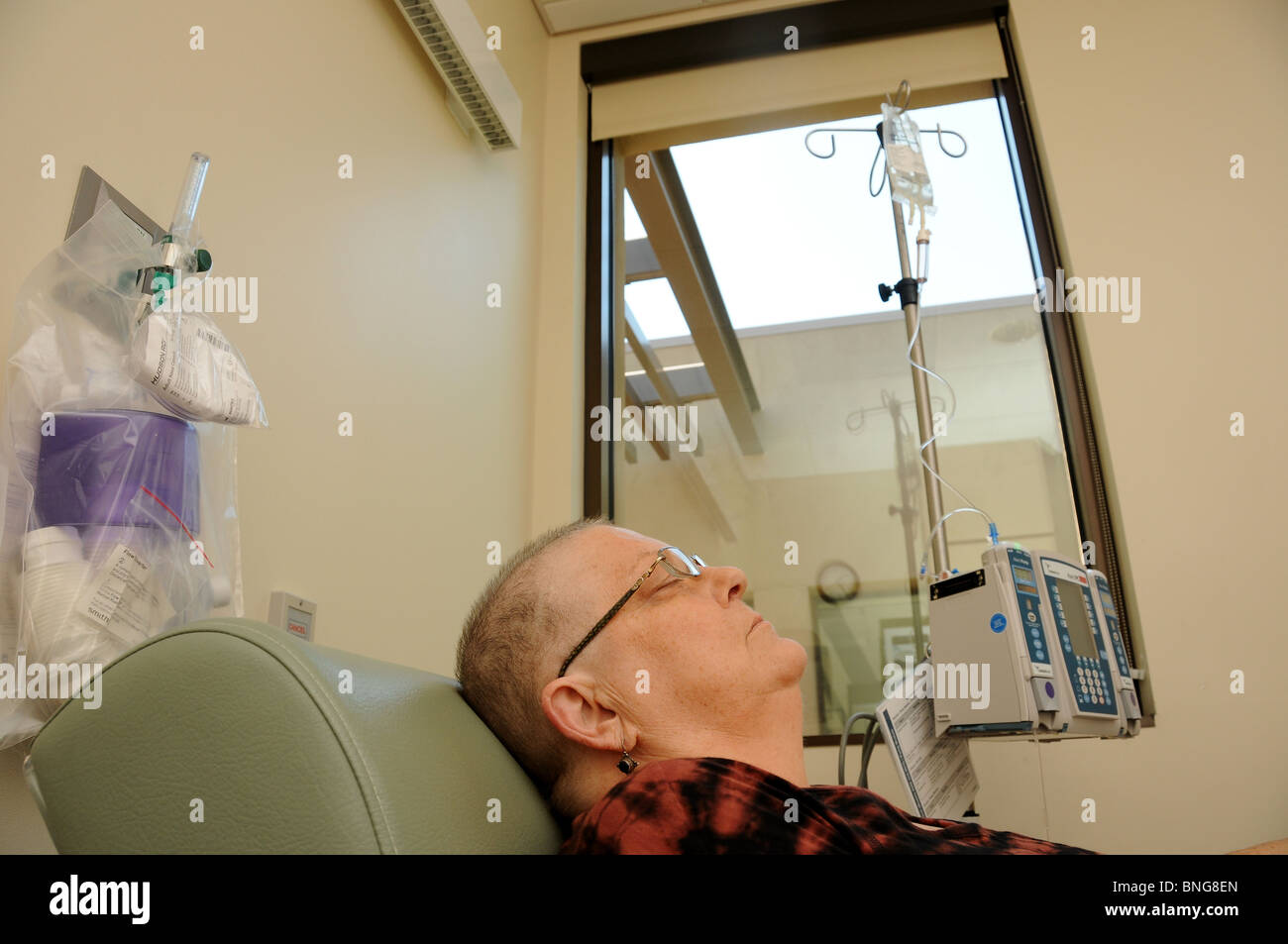 Cancer patient, Gayle DeVilbiss, undergoes chemotherapy, Tucson, Arizona, USA. Stock Photo