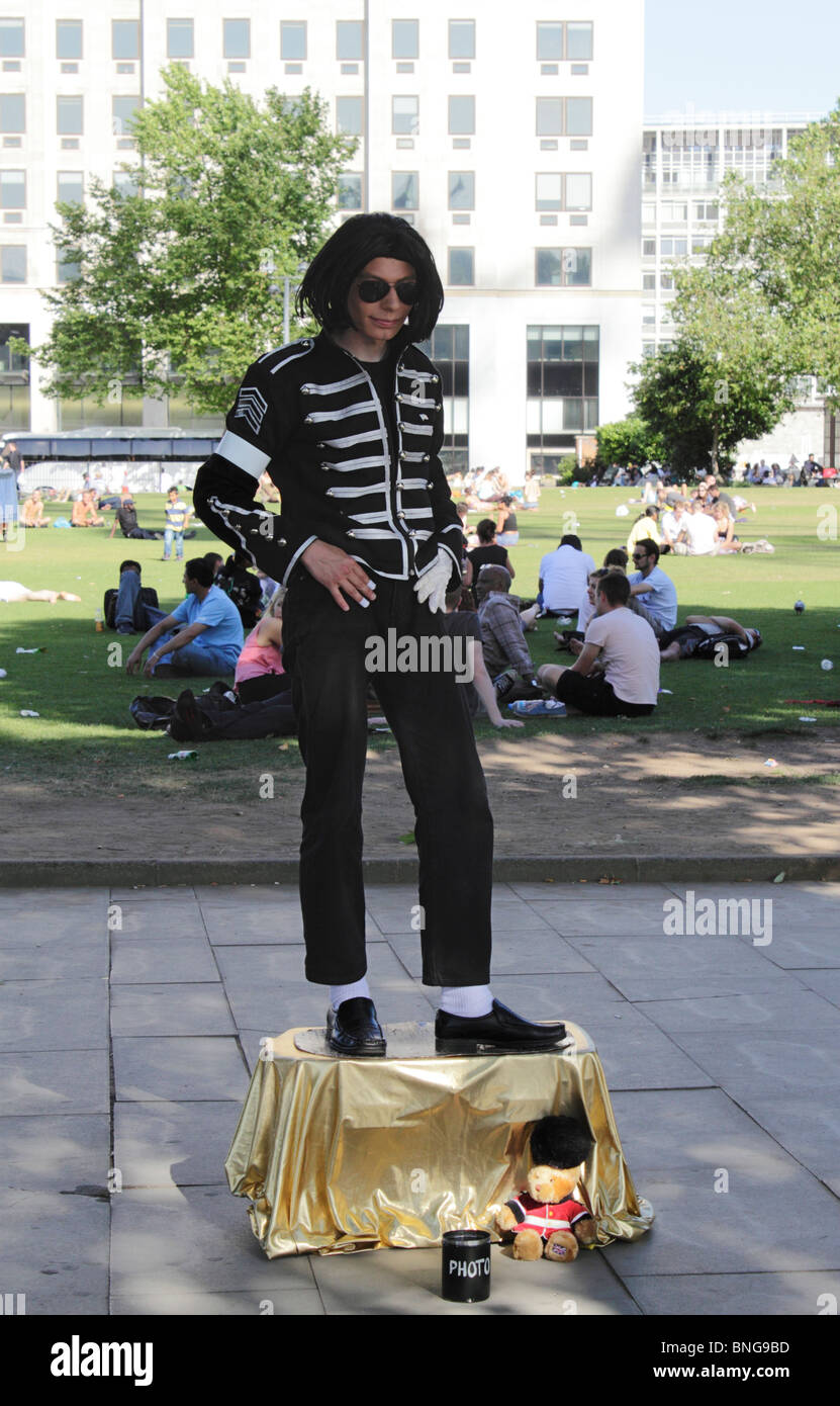 Michael jackson statue hi-res stock photography and images - Alamy