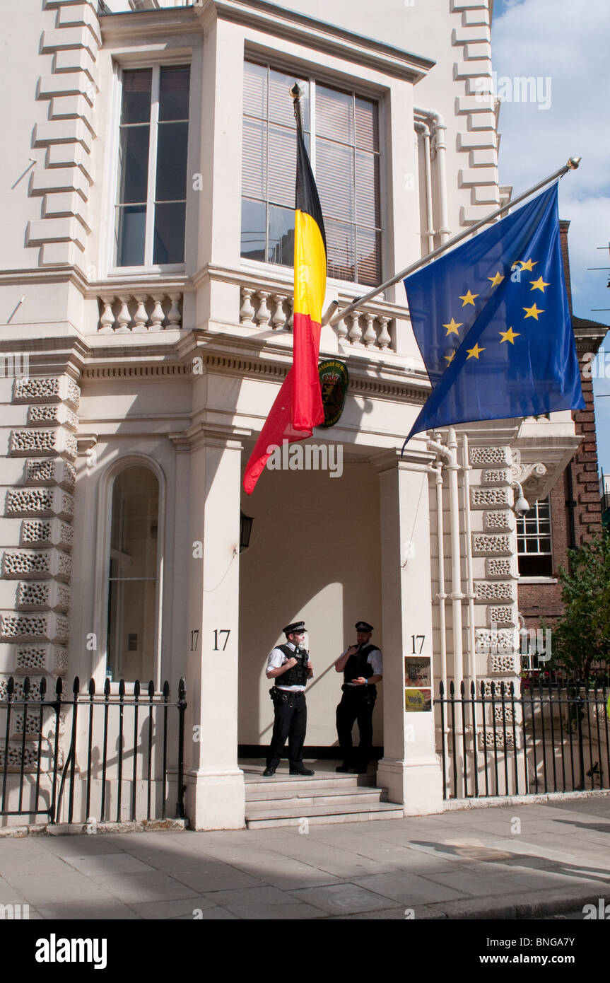 Two police officers in front of Belgium Embassy, Grosvenor Crescent, London, UK Stock Photo