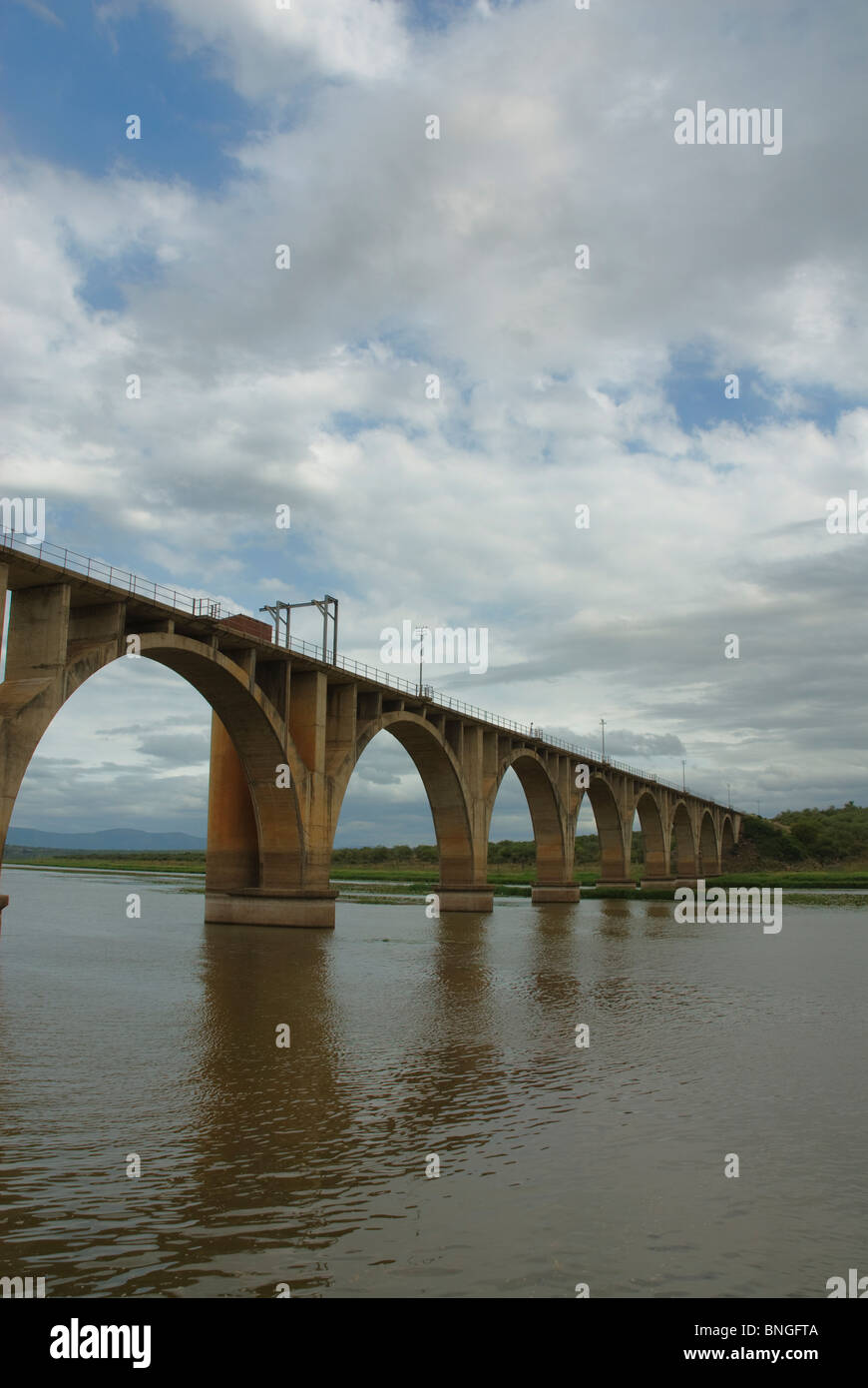Types of bridges hi-res stock photography and images - Alamy