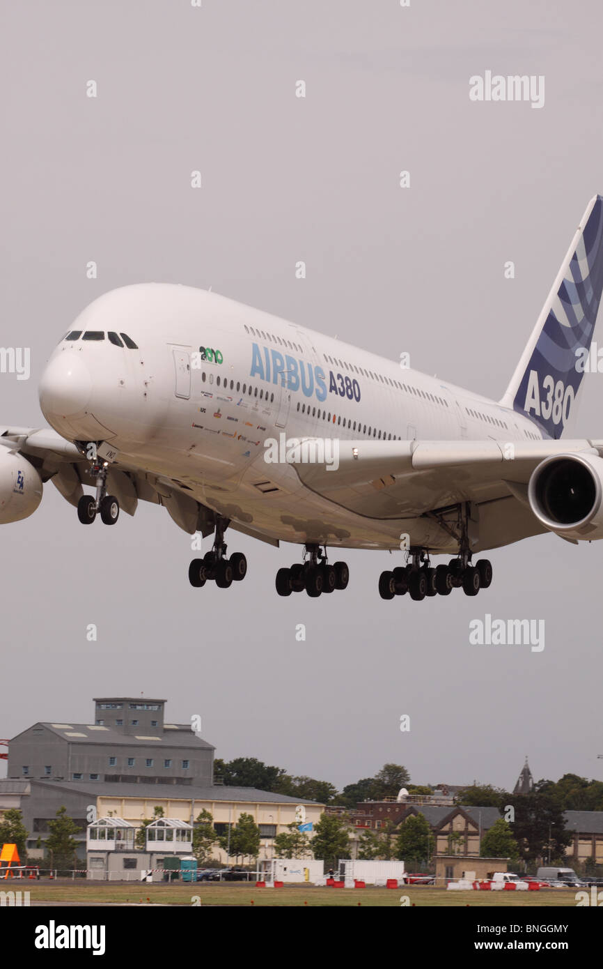 Airbus A380 landing at Farnborough Air Show 2010 Stock Photo