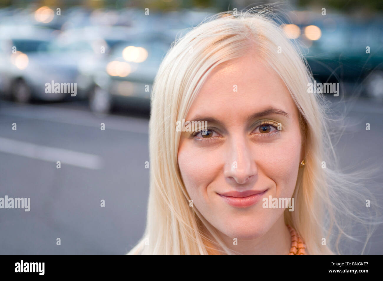 Portrait of a young woman smiling Stock Photo - Alamy