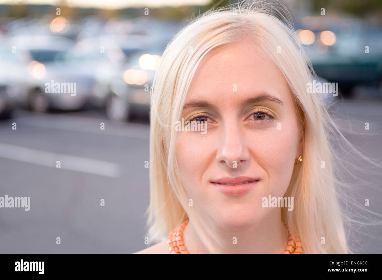 Portrait of a young woman smiling Stock Photo - Alamy