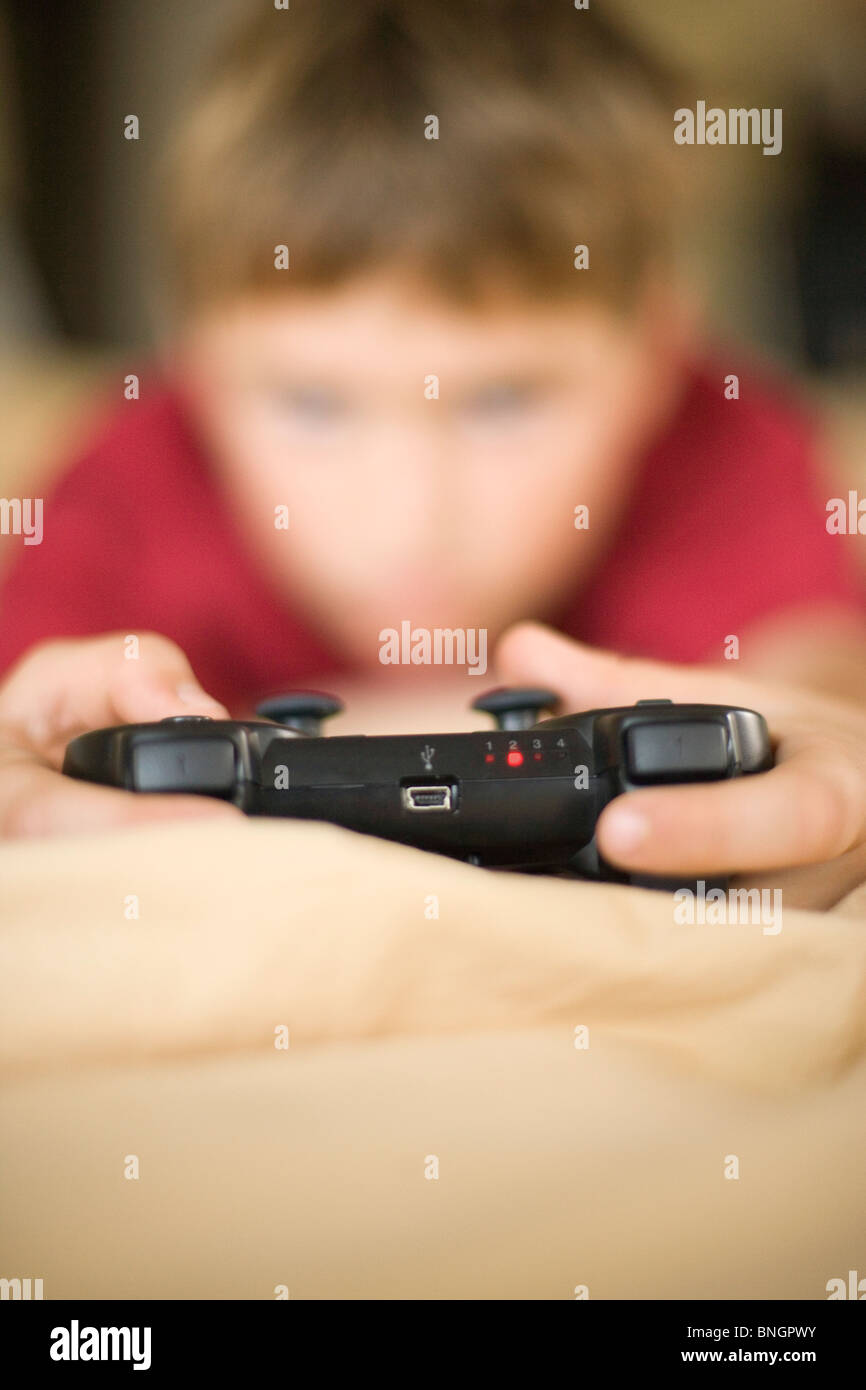 Boy playing video game brazil hi-res stock photography and images - Alamy