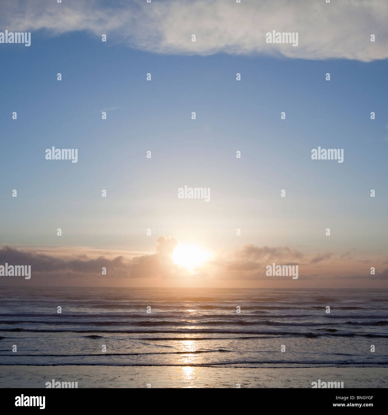 Sunset over the ocean, Kalaloch Beach, Olympic National Park ...