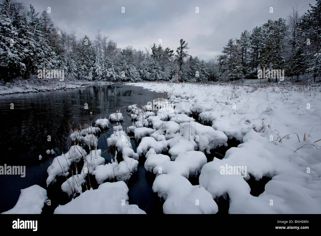 Flowing river snow hi-res stock photography and images - Alamy