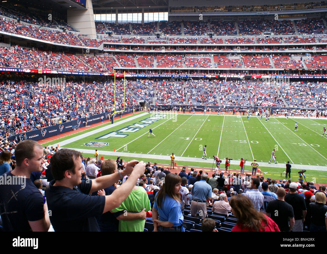 The Houston, Texas Texans upset the Titans team from Nashville, Tennessee in Houston's Reliant Stadium. Texans 13... Titans 12 Stock Photo