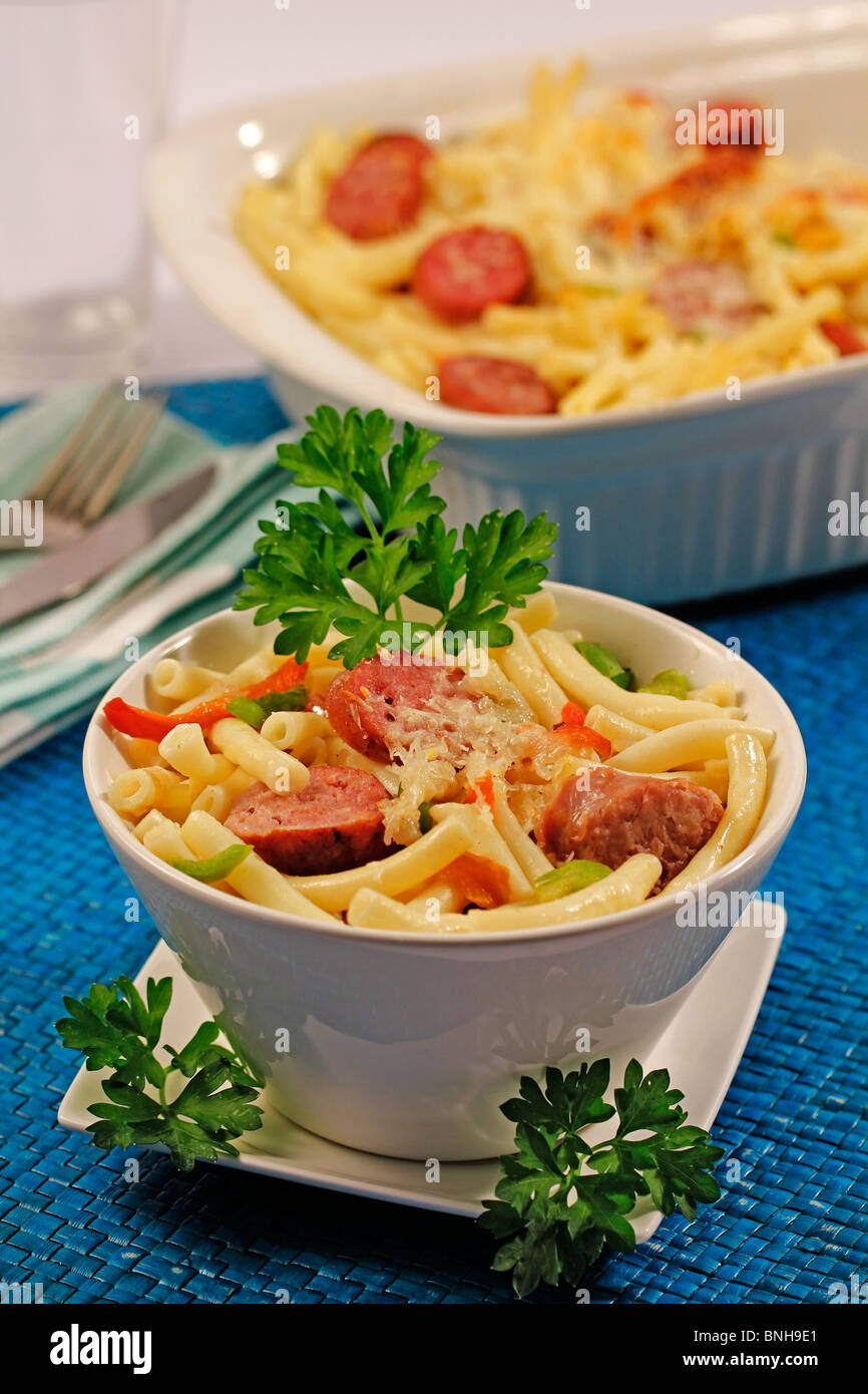 Macaroni with sausages and peppers. Step by step: PGGKA5-PGGKAC-PGGKAM-PGGKB2 Stock Photo