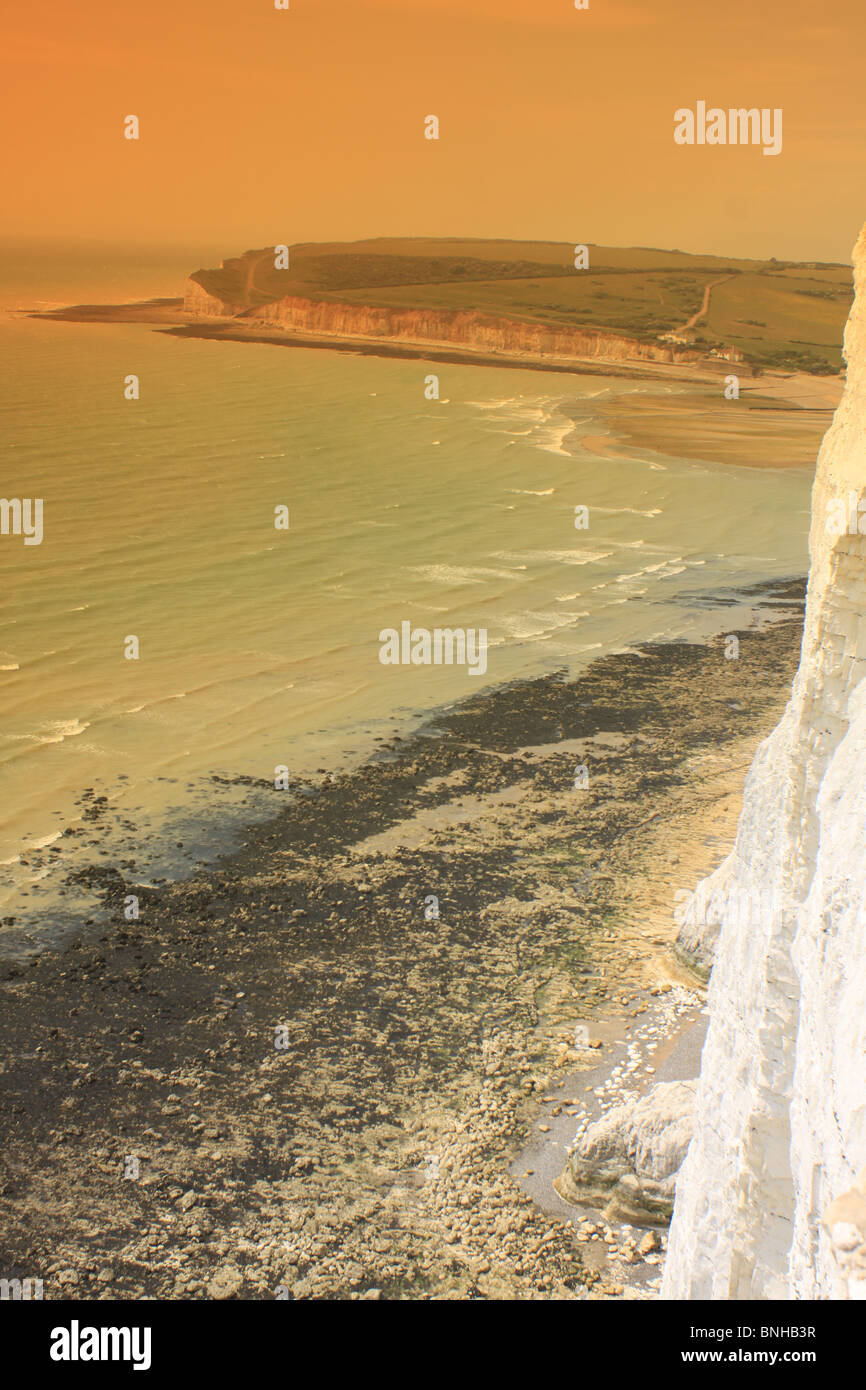SEVEN SISTERS COUNTRY PARK ENGLAND UK SEAFORD HEAD CUCKMERE HAVEN EASTBOURNE SEASIDE CLIFFS WHITE COASTAL CREST FOOTPATH Stock Photo