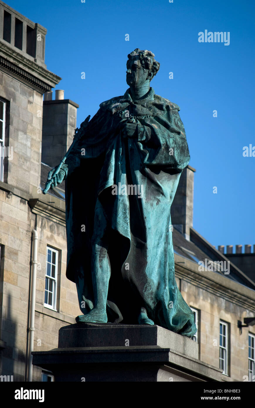 Statue of King IV in the centre of Street, Edinburgh