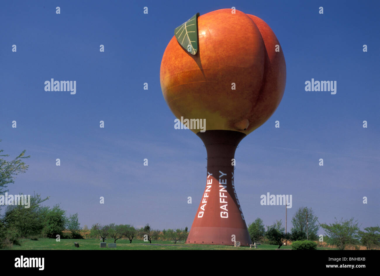 Usa Gaffney South Carolina Watertank Peach Form Remarkable Striking Rural Landscape Countryside United States of America Stock Photo