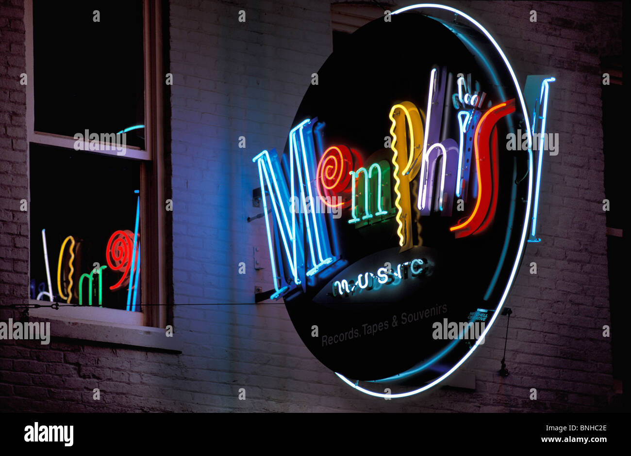 Usa Memphis Tennessee Beale Street Music Store Shop Shopping Cd'S Tapes Neon Sign House Night