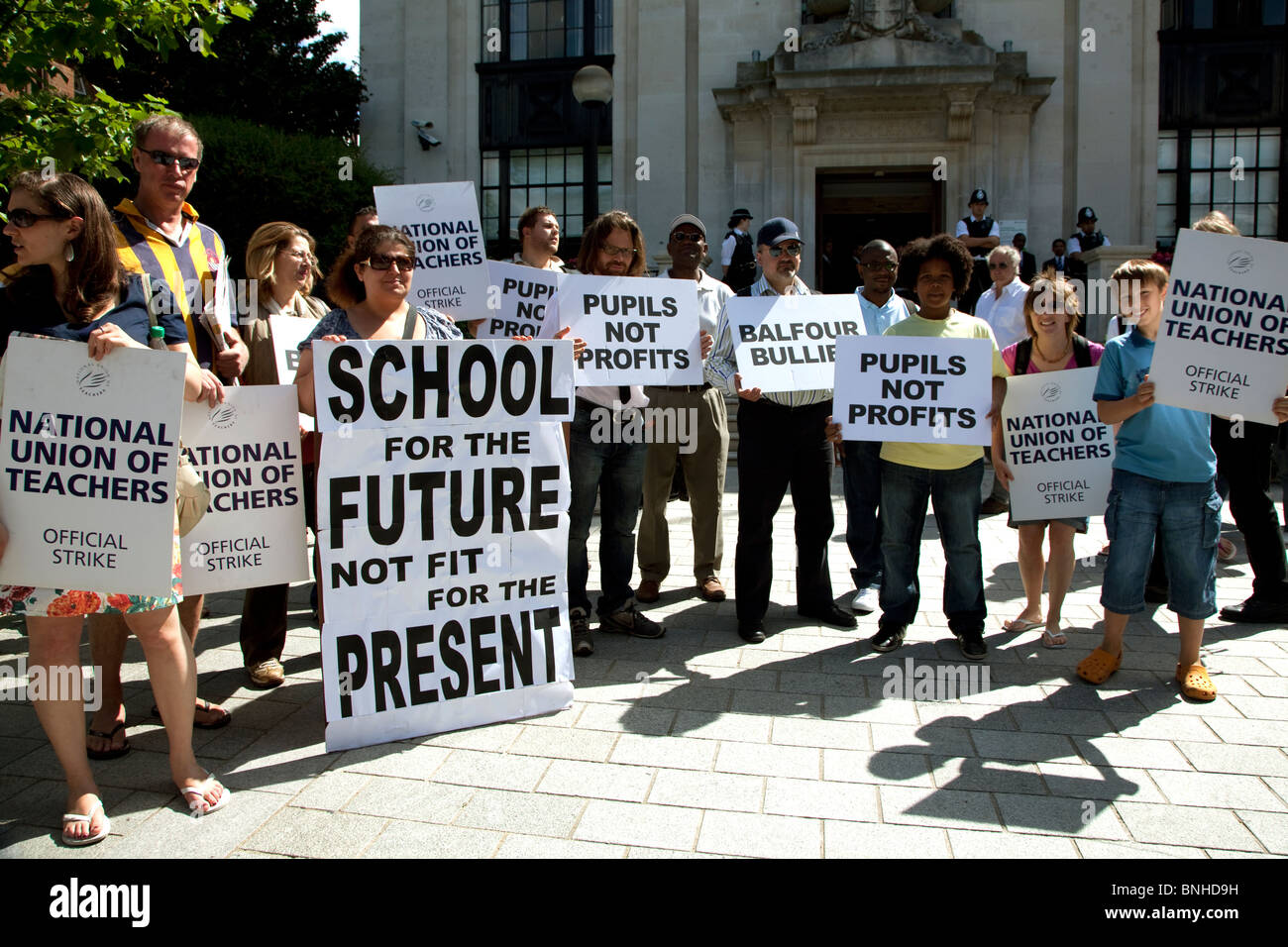 Teachers protest about poor condition of Balfour School outside Islington Town Hall, London Stock Photo